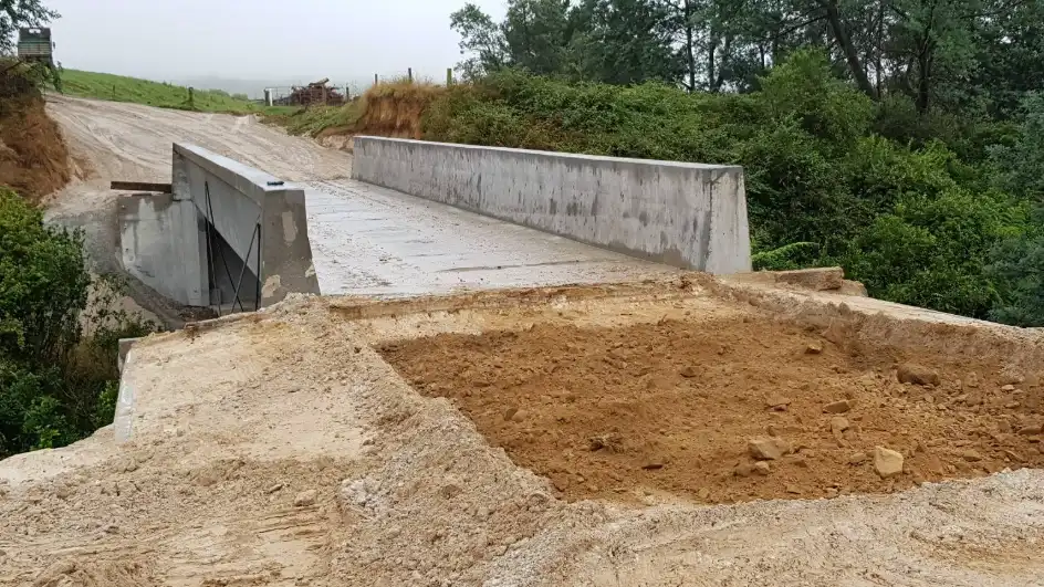 Quigleys Farm Bridges 21-metre Tirua bridge construction